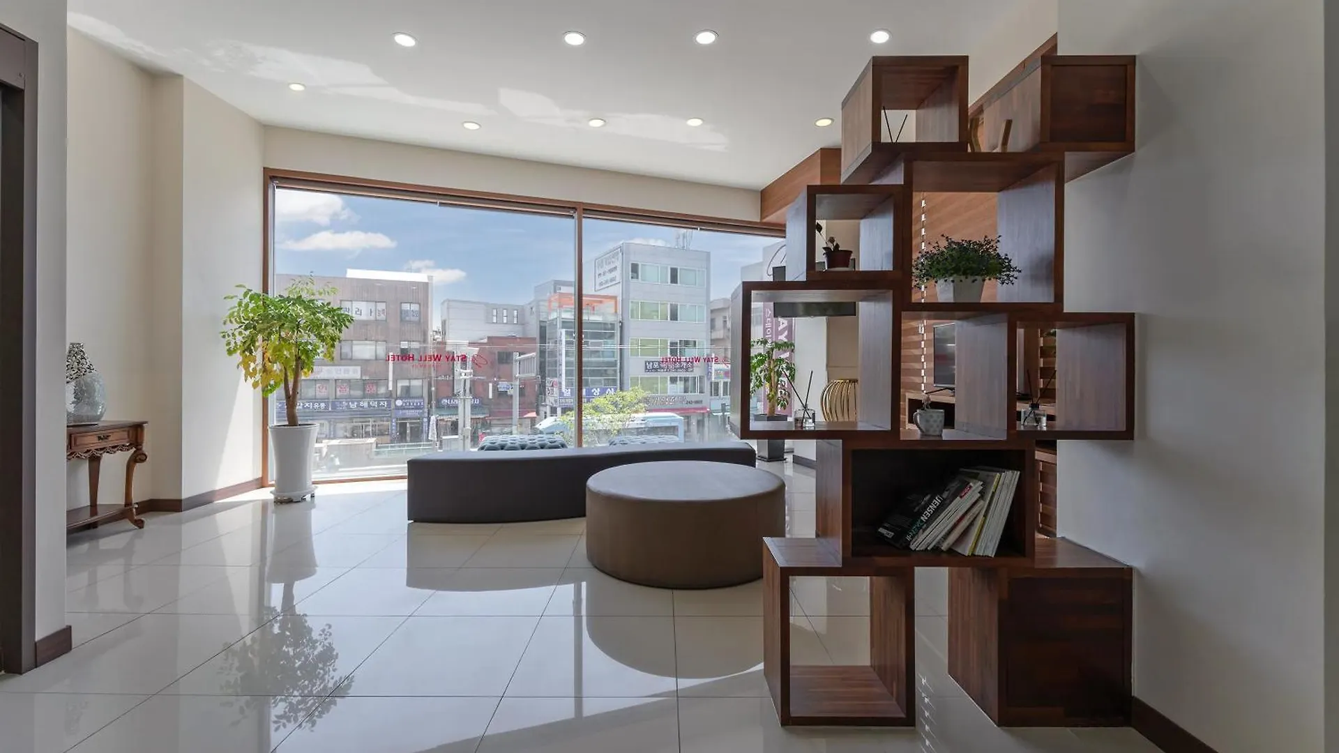 Staywell Hotel Busan 2*,