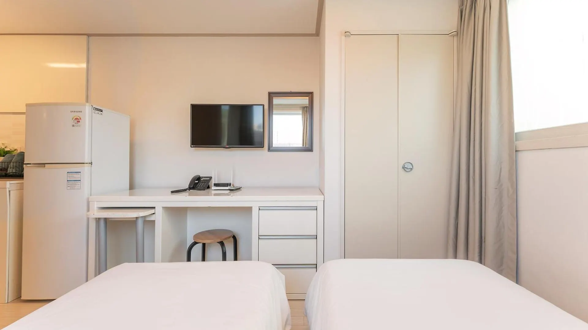 Staywell Hotel Busan 2*,