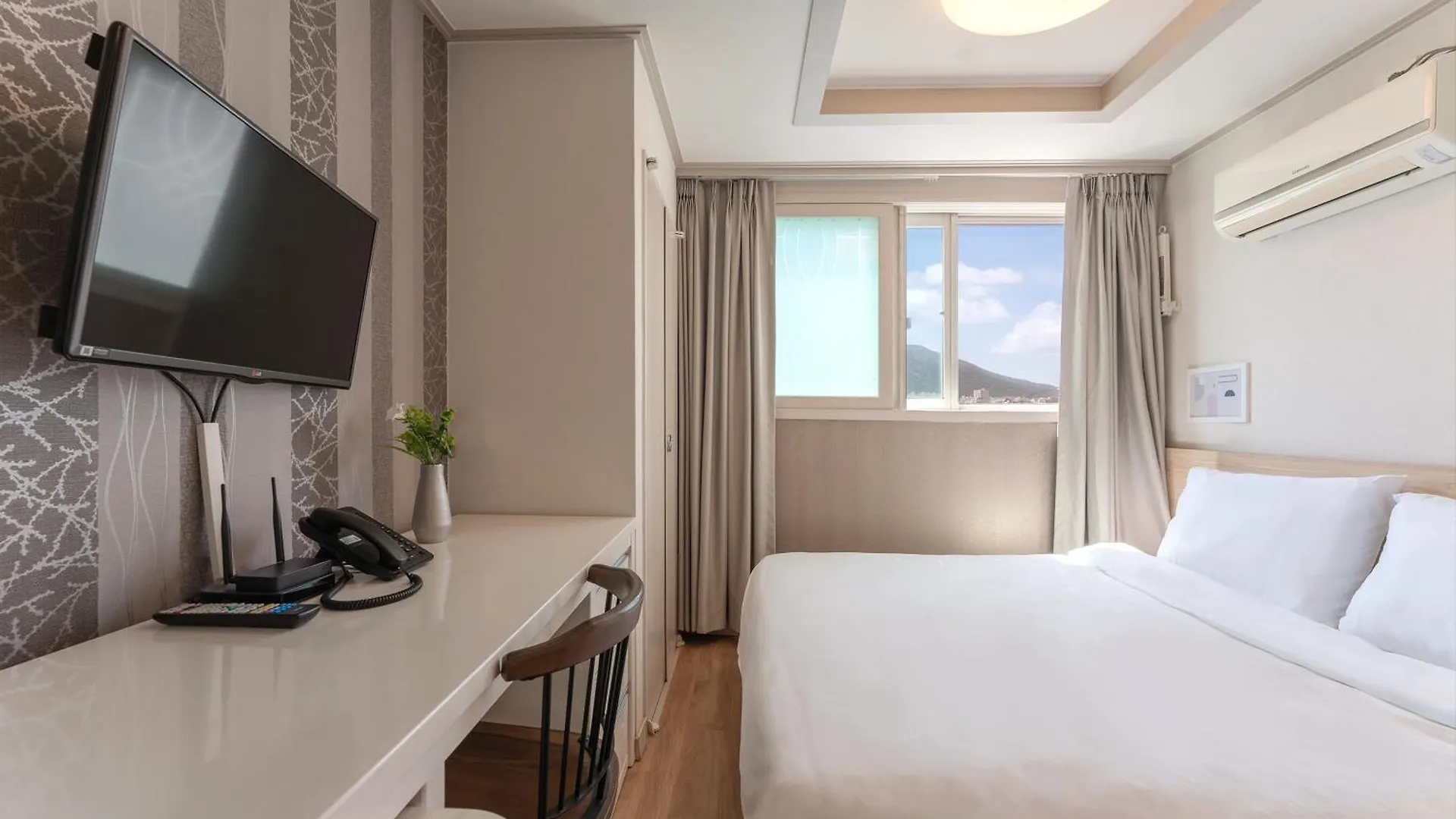 Staywell Hotel Busan 2*,
